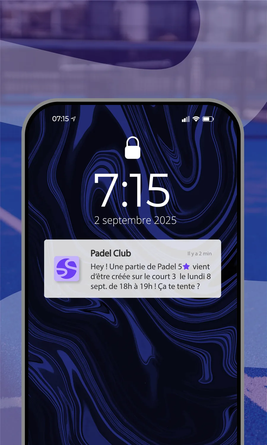 Notification push sur l'écran verrouillé d'un smartphone, annonçant une partie de padel