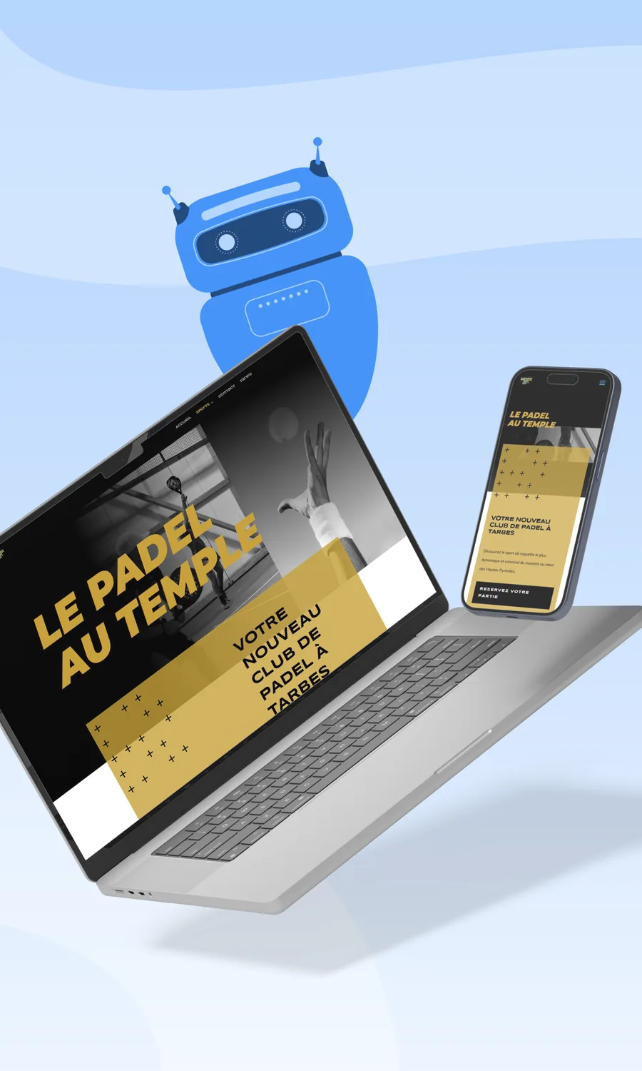 Robot bleu posé au-dessus d'un ordinateur et d'un mobile affichant le site d'un club